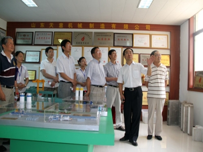 2012.7.28日山東天意兩項科技成果鑒定順利通過，北京領(lǐng)導(dǎo)專家，到我公司參觀指導(dǎo)