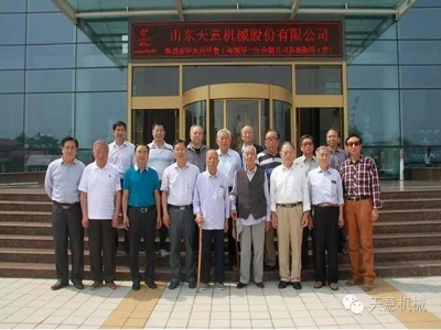 兗州區(qū)委常委、組織部長徐繼瑞一行領(lǐng)導(dǎo)蒞臨天意參觀指導(dǎo)工作